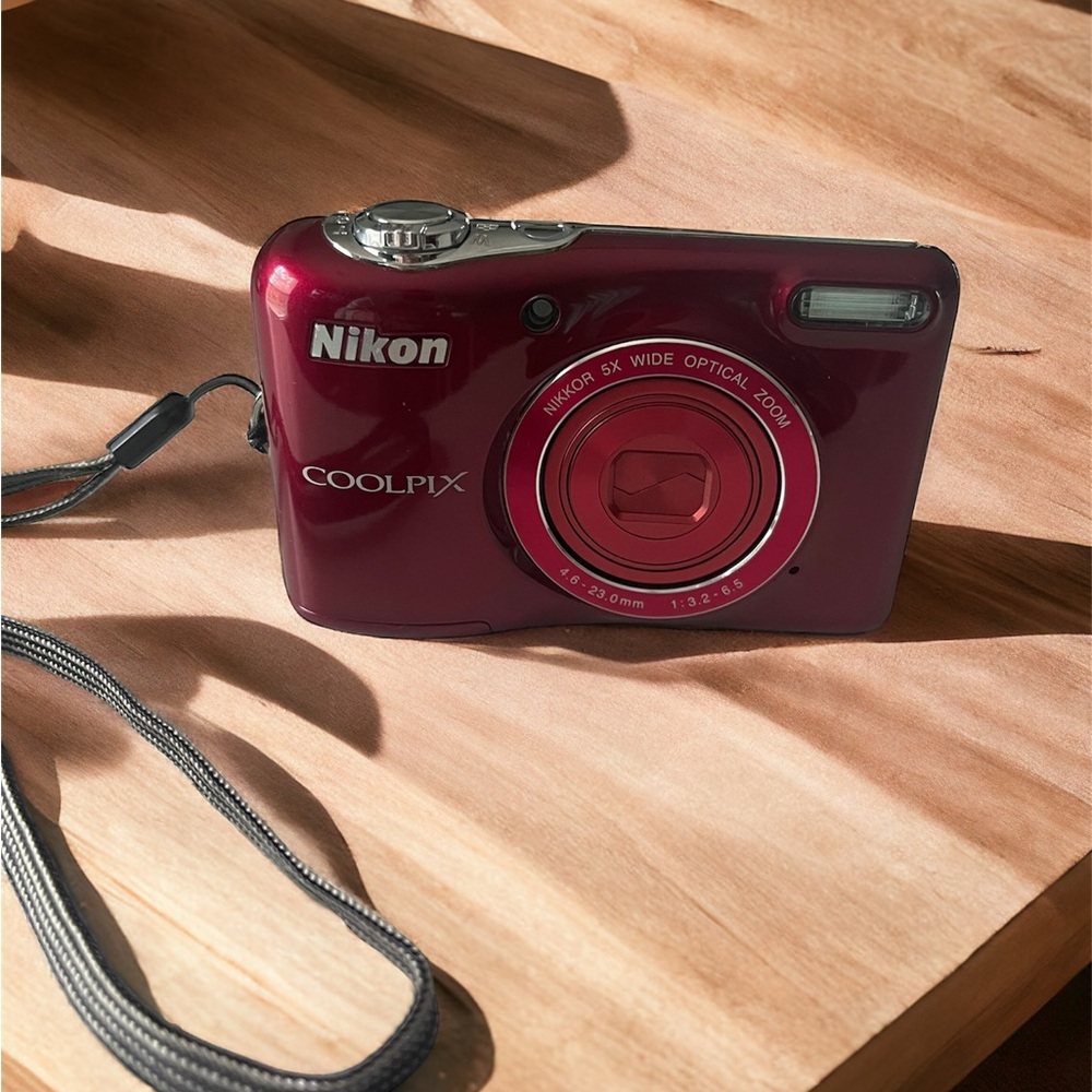 Nikon Coolpix L30 Digital Camera with 2 GB memory card
